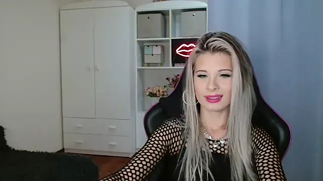 KristineGlow online show from October 20, 2025, 9:10 am