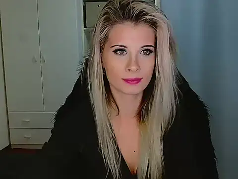 KristineGlow online show from November 14, 2025, 4:06 pm