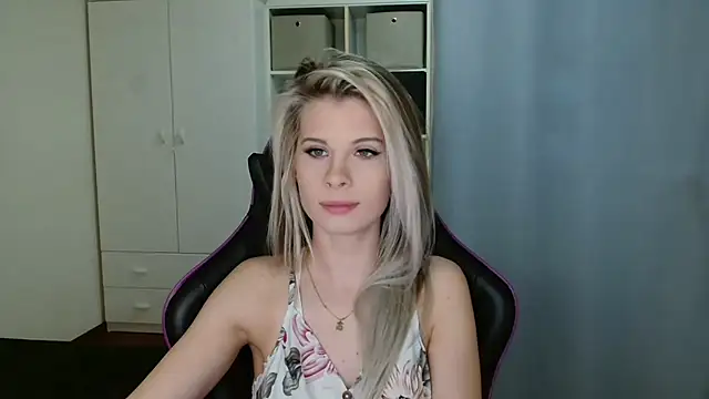 KristineGlow online show from March 5, 2026, 7:26 am