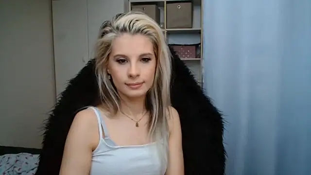 KristineGlow online show from June 23, 2026, 6:33 am
