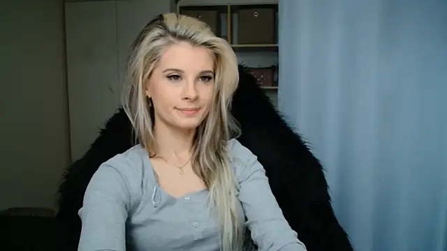 KristineGlow online show from July 3, 2026, 6:31 am