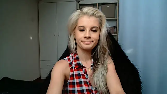 KristineGlow online show from July 14, 2026, 2:23 pm