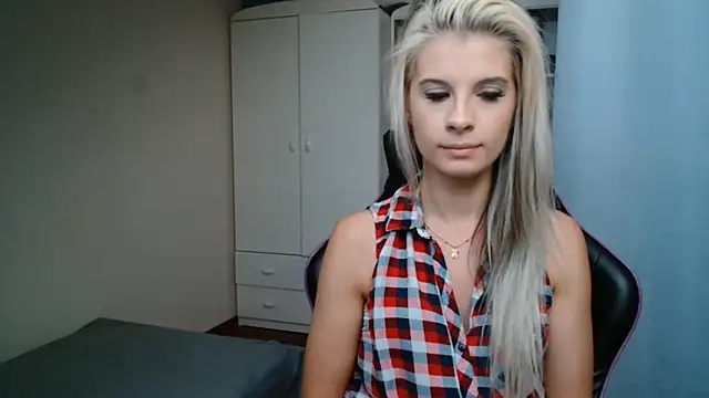 KristineGlow online show from July 28, 2026, 5:12 pm