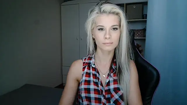 KristineGlow online show from July 28, 2026, 6:20 pm