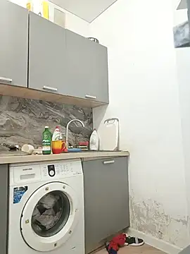 Snapshot of MiaKissy chatting on October 7, 2025, 6:10 am MiaKissy online show from October 7, 2025, 6:10 am