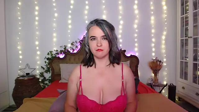 Snapshot of SilkenSin chatting on September 23, 2025, 7:50 pm SilkenSin online show from September 23, 2025, 7:50 pm