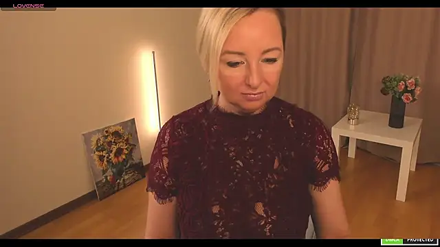 Snapshot of sexmom8 chatting on October 29, 2025, 9:22 am sexmom8 online show from October 29, 2025, 9:22 am