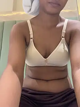 Snapshot of HeerStd chatting on October 27, 2025, 7:12 am HeerStd online show from October 27, 2025, 7:12 am