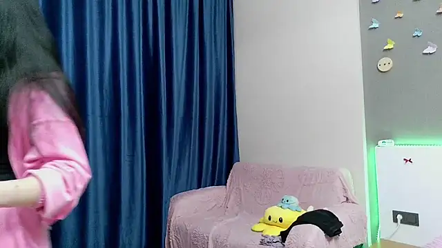 Snapshot of RoxysinX chatting on September 11, 2025, 4:07 pm RoxysinX online show from September 11, 2025, 4:07 pm