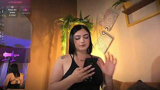 Snapshot of Emily_Reyna chatting on October 4, 2025, 11:03 pm Emily Reyna online show from October 4, 2025, 11:03 pm