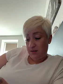 Snapshot of Rozendefotz chatting on April 1, 2026, 12:50 pm Rozendefotz online show from April 1, 2026, 12:50 pm