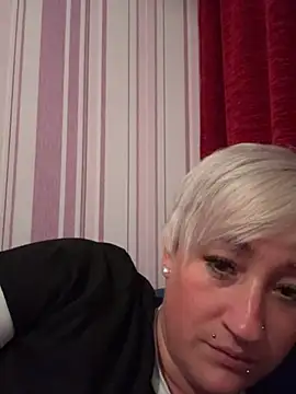 Snapshot of Rozendefotz chatting on April 3, 2026, 6:17 pm Rozendefotz online show from April 3, 2026, 6:17 pm