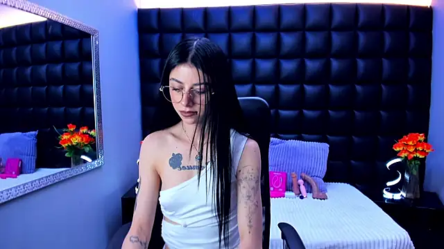Dulce Miaa  online show from June 13, 2026, 6:50 pm