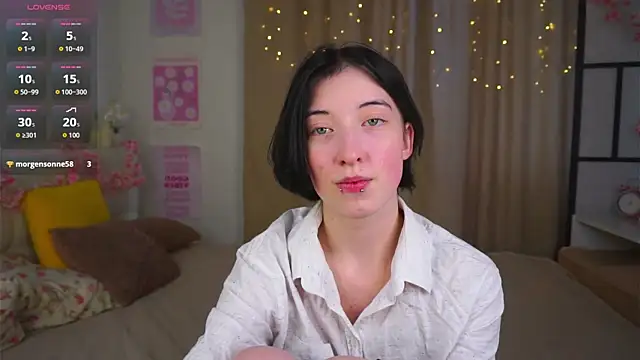 JuanaFriesz online show from February 25, 2026, 9:19 am