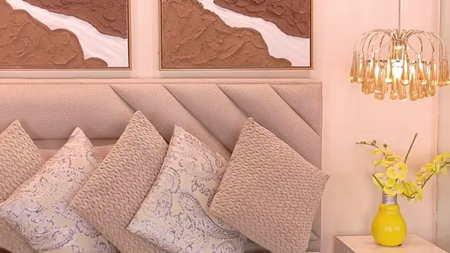 Snapshot of kendalFox_ chatting on October 21, 2025, 12:17 pm kendalFox  online show from October 21, 2025, 12:17 pm