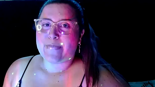 Snapshot of EmmaTower chatting on September 8, 2025, 7:24 pm EmmaTower online show from September 8, 2025, 7:24 pm