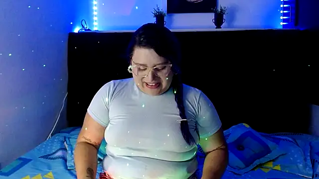 Snapshot of EmmaTower chatting on September 10, 2025, 7:14 pm EmmaTower online show from September 10, 2025, 7:14 pm