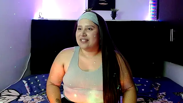 Snapshot of EmmaTower chatting on September 19, 2025, 12:02 am EmmaTower online show from September 19, 2025, 12:02 am