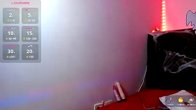 Snapshot of EmmaTower chatting on October 1, 2025, 7:42 pm EmmaTower online show from October 1, 2025, 7:42 pm