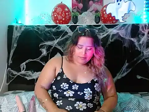 Snapshot of EmmaTower chatting on October 23, 2025, 7:23 pm EmmaTower online show from October 23, 2025, 7:23 pm