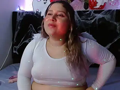 Snapshot of EmmaTower chatting on October 29, 2025, 8:54 pm EmmaTower online show from October 29, 2025, 8:54 pm