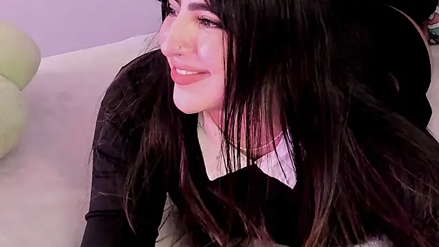 Snapshot of Camila_Matinez_ chatting on October 21, 2025, 12:11 am Camila Matinez  online show from October 21, 2025, 12:11 am