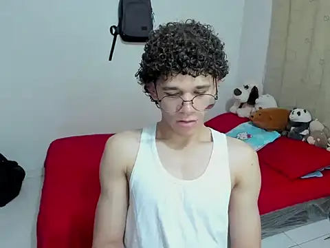 Snapshot of Tom_Blues chatting on September 30, 2025, 12:32 pm Tom Blues online show from September 30, 2025, 12:32 pm