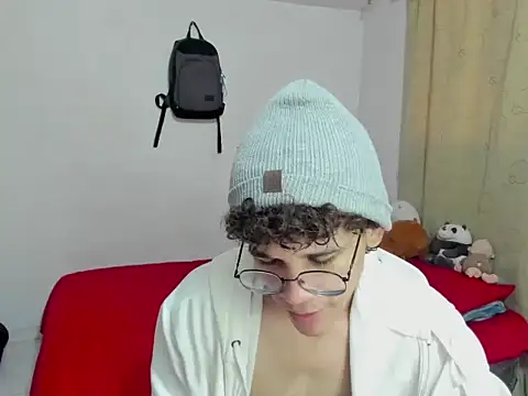 Snapshot of Tom_Blues chatting on October 1, 2025, 12:55 pm Tom Blues online show from October 1, 2025, 12:55 pm