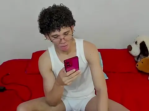 Snapshot of Tom_Blues chatting on October 9, 2025, 2:04 pm Tom Blues online show from October 9, 2025, 2:04 pm