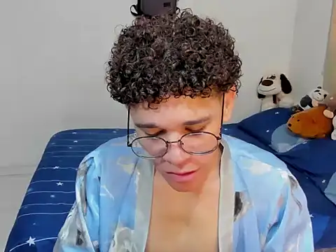 Snapshot of Tom_Blues chatting on October 21, 2025, 2:40 pm Tom Blues online show from October 21, 2025, 2:40 pm