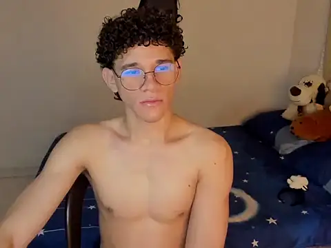 Snapshot of Tom_Blues chatting on October 22, 2025, 10:59 am Tom Blues online show from October 22, 2025, 10:59 am