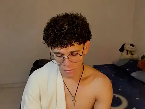 Snapshot of Tom_Blues chatting on October 28, 2025, 12:52 pm Tom Blues online show from October 28, 2025, 12:52 pm