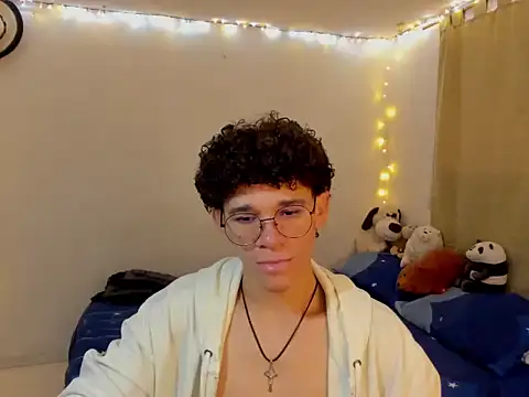 Snapshot of Tom_Blues chatting on October 29, 2025, 12:29 pm Tom Blues online show from October 29, 2025, 12:29 pm