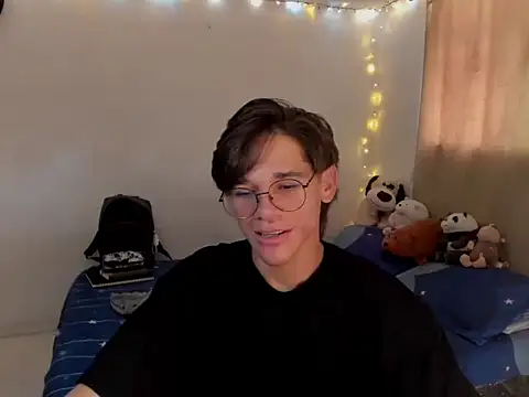 Snapshot of Tom_Blues chatting on October 30, 2025, 5:35 pm Tom Blues online show from October 30, 2025, 5:35 pm