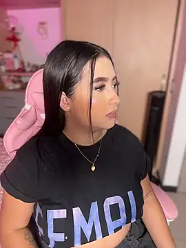Snapshot of Emiily_Moore1 chatting on April 24, 2026, 11:18 pm Emiily Moore1 online show from April 24, 2026, 11:18 pm