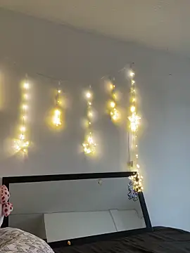 aliciia 23 online show from December 18, 2025, 9:43 pm