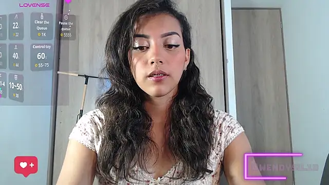 WendySuns  online show from September 19, 2025, 7:25 pm