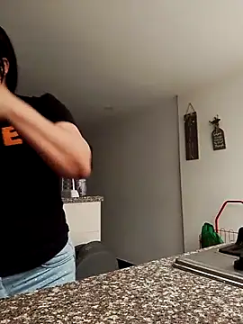 tiffany Johnson1 online show from September 24, 2025, 1:58 pm