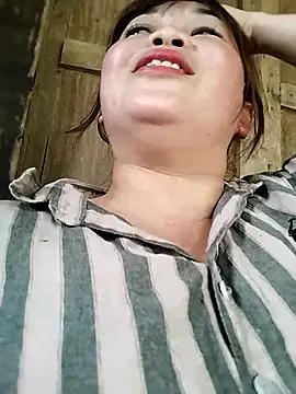 Snapshot of Lyly_nuce chatting on November 5, 2025, 7:52 am Lyly nuce online show from November 5, 2025, 7:52 am