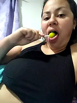 camila-titis online show from May 12, 2026, 3:58 am