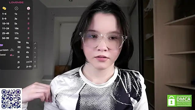Snapshot of DelphaDivenere chatting on October 26, 2025, 5:41 pm DelphaDivenere online show from October 26, 2025, 5:41 pm