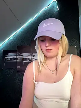 DieBlondeHannah online show from September 10, 2025, 1:22 pm