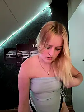 DieBlondeHannah online show from September 11, 2025, 3:01 pm