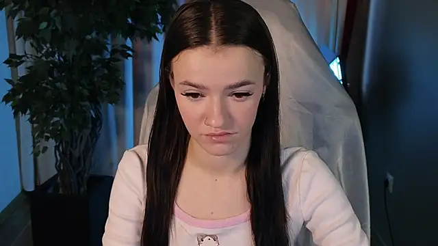 E l i z e  online show from October 17, 2025, 5:21 am