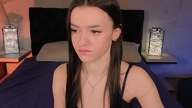 E l i z e  online show from March 13, 2026, 5:14 am