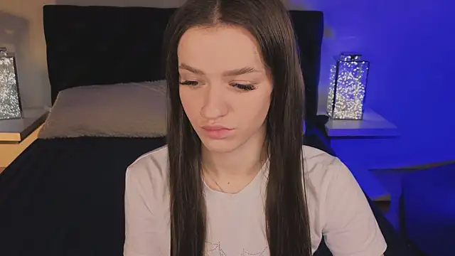 E l i z e  online show from March 17, 2026, 5:11 am