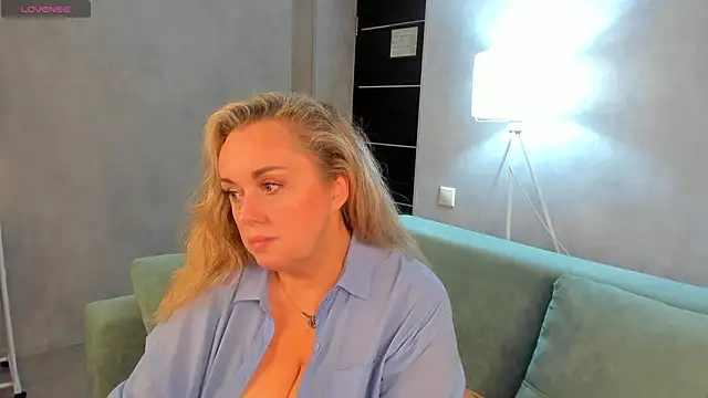 Snapshot of Sky_Kuper chatting on September 27, 2025, 9:31 pm Sky Kuper online show from September 27, 2025, 9:31 pm