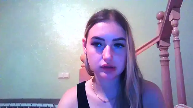Snapshot of RobinThompson chatting on September 17, 2025, 5:03 pm RobinThompson online show from September 17, 2025, 5:03 pm
