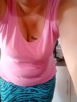 Adrianaluzdavida online show from September 17, 2025, 10:50 am