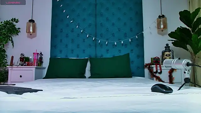 LollyShine online show from October 31, 2025, 7:48 pm